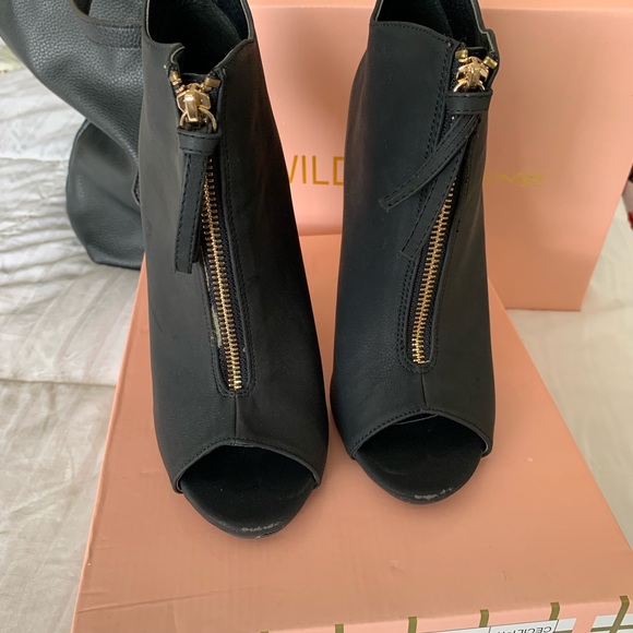 Shoe - Picture 2 of 3